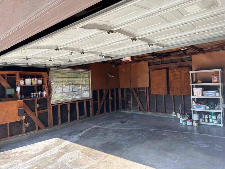 Building Photo - 20158 Barnard Ave