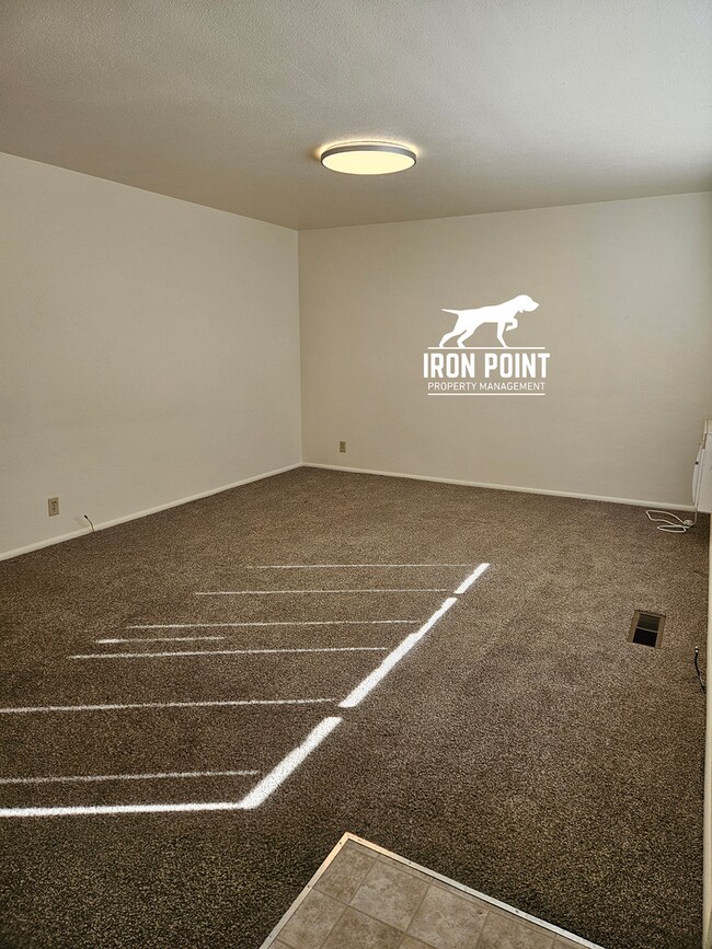 Building Photo - North Boise Duplex w/2 beds, 1bath, W/D, and Covered Parking