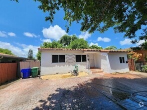 Building Photo - 2754 SW 34th Ave