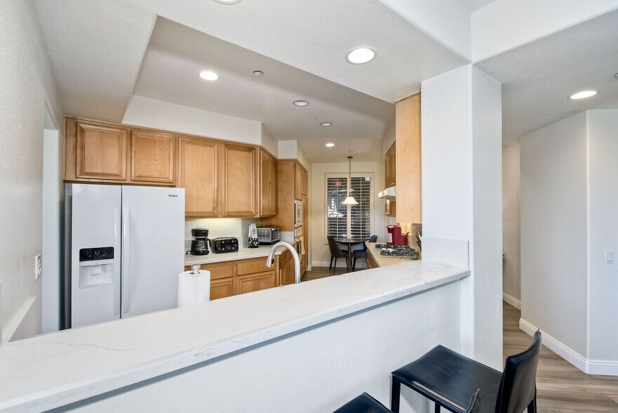 Building Photo - 4025 Canario St