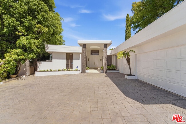 Building Photo - 3329 Dona Rosa Dr