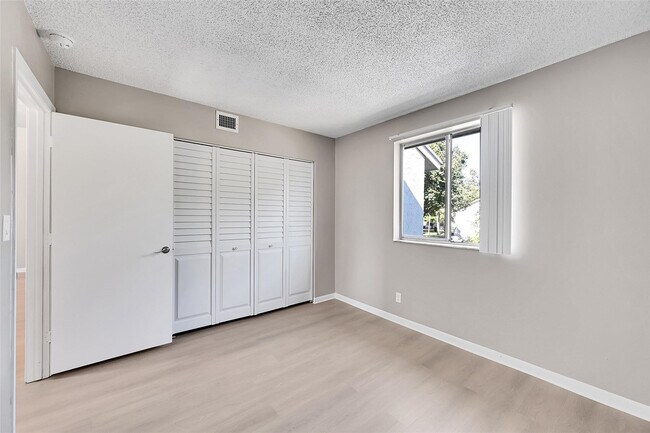 Building Photo - 719 Gardens Dr