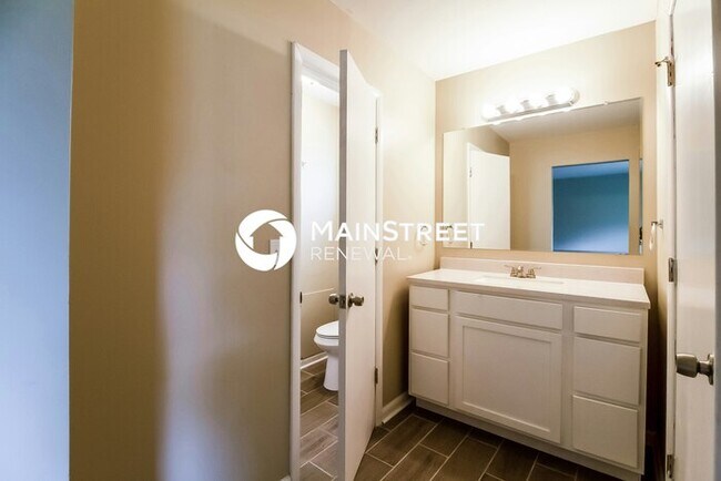 Building Photo - 3 Bedroom Pet-Friendly Home in Columbus, OH with Main Street Renewal