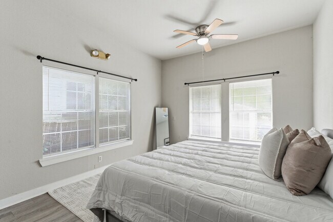 Building Photo - 314 West Cevallos-SI ID1363386P