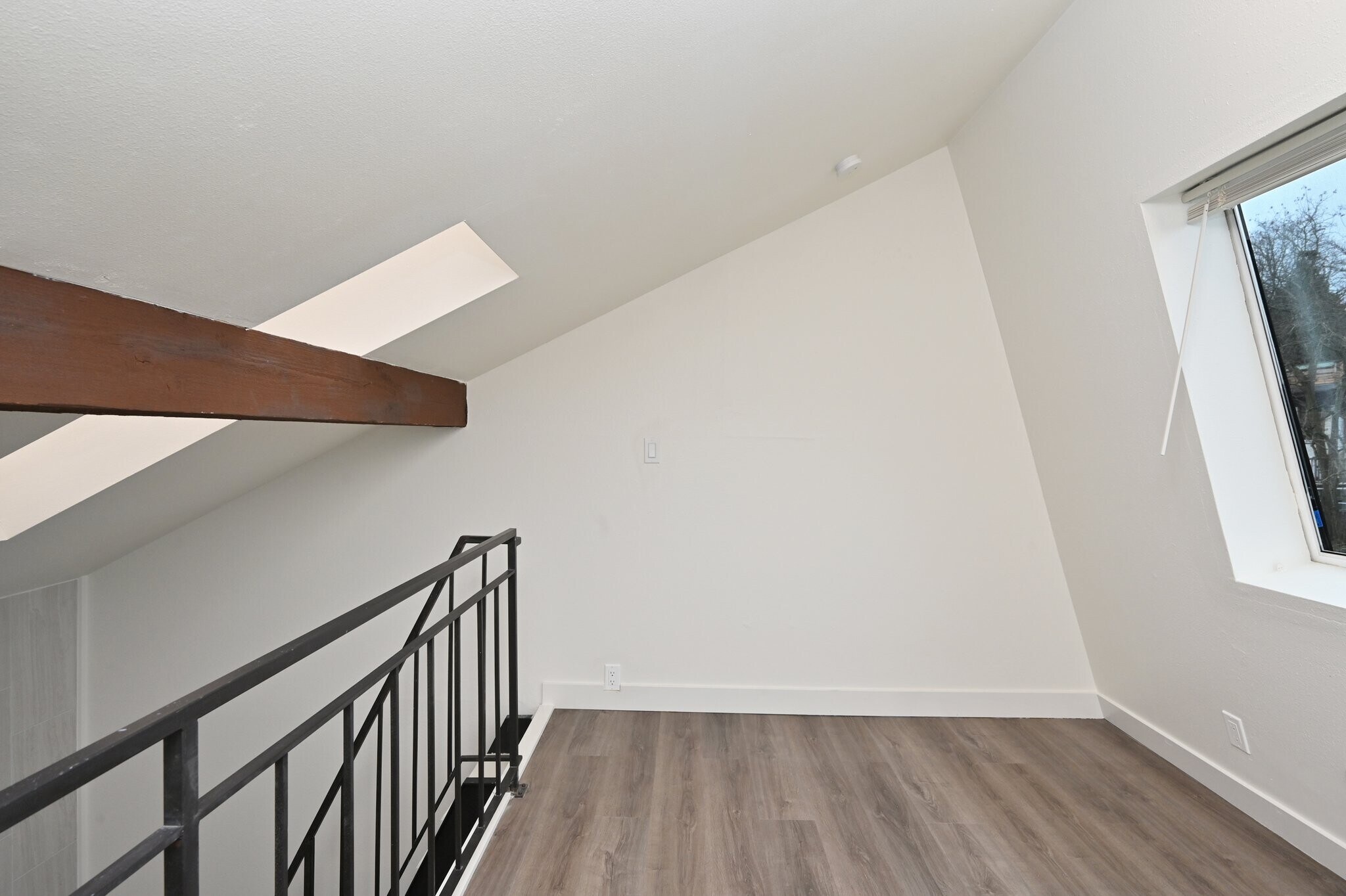 Building Photo - 4025 Midvale Ave N