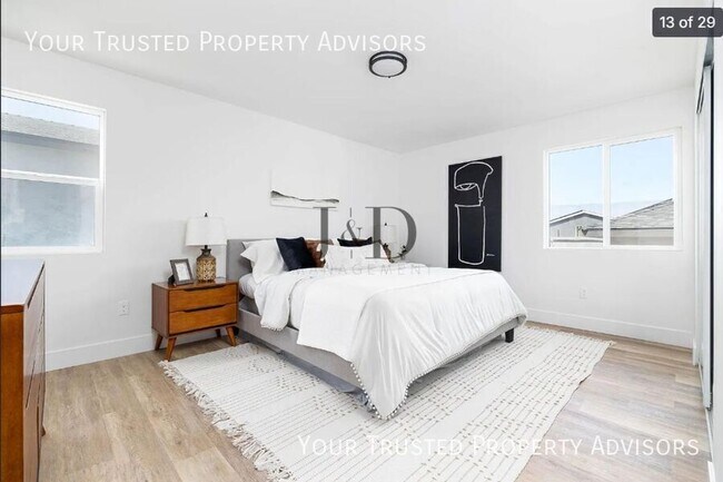 Building Photo - 6750 N Elman St