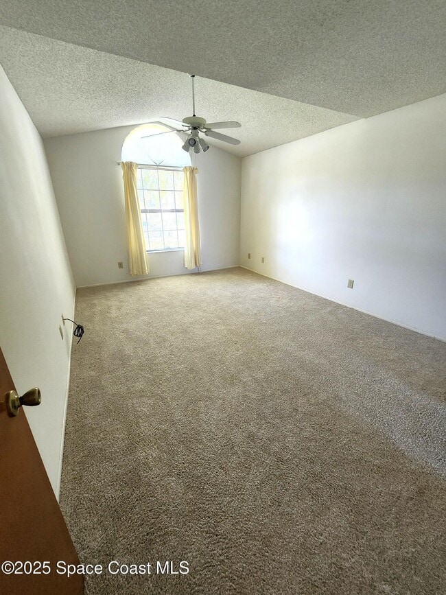 Building Photo - 1244 Lakeview Dr
