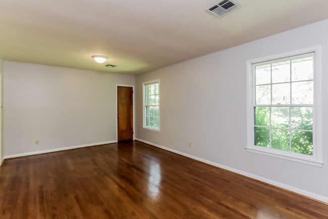 Building Photo - 908 Green Forest Dr