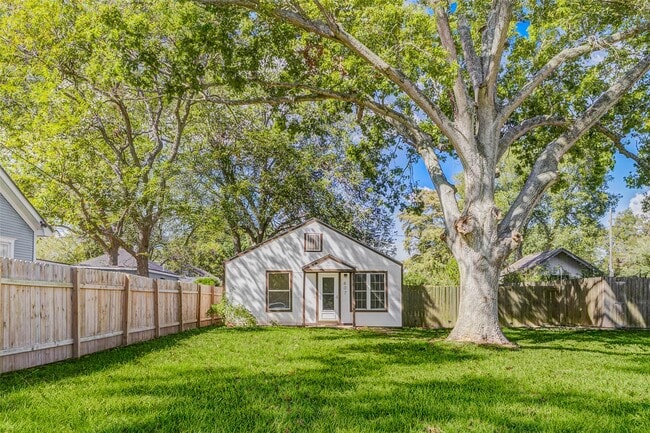 Building Photo - 607 N Speed St