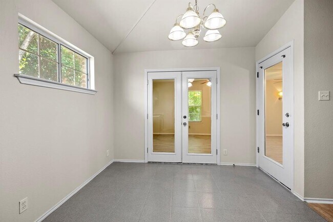 Building Photo - 9628 Dalewood Dr