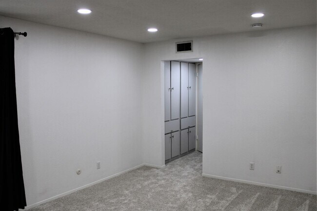 Building Photo - Birchbrook Drive