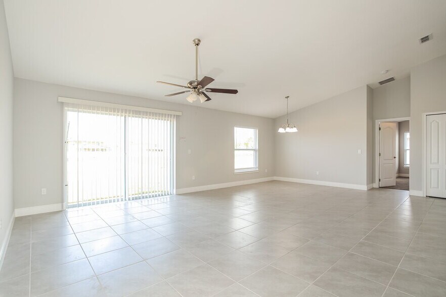 Building Photo - 437 Britten Dr
