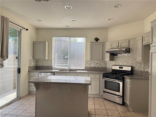 Building Photo - 313 Lilac Arbor St