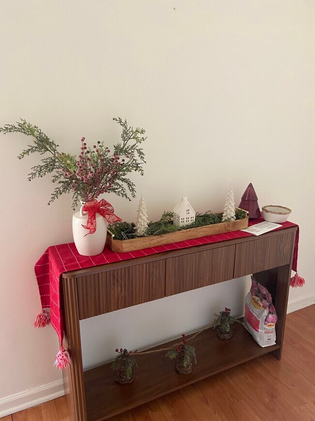 Building Photo - 9641 Riverside Dr