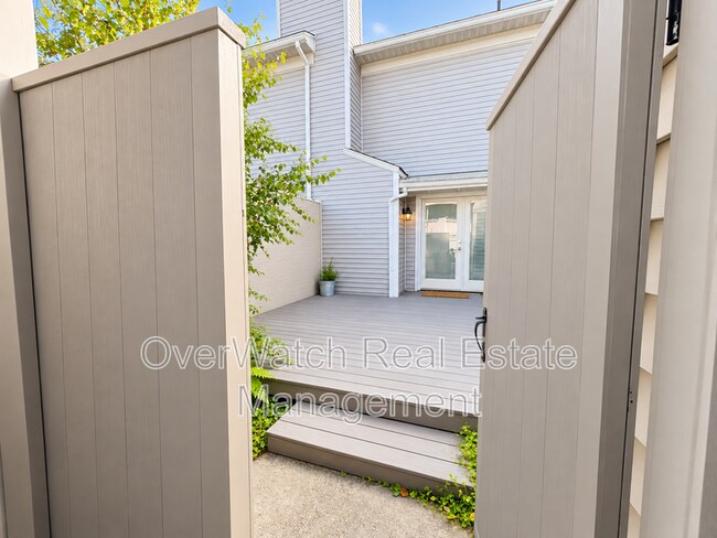 Building Photo - 3230 Montclaire Ct