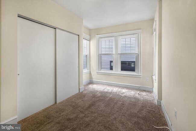 Building Photo - 6168 Ridge Ave