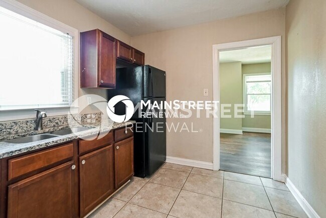 Building Photo - 3 Bedroom Pet-Friendly Home in Charlotte, NC with Main Street Renewal
