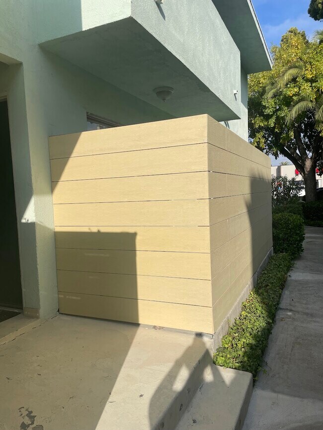 Building Photo - 1520 Venice Blvd