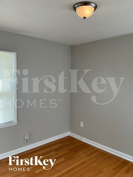 Building Photo - 1458 S White Station Rd