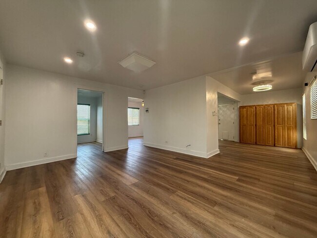 Building Photo - Charming updated home!