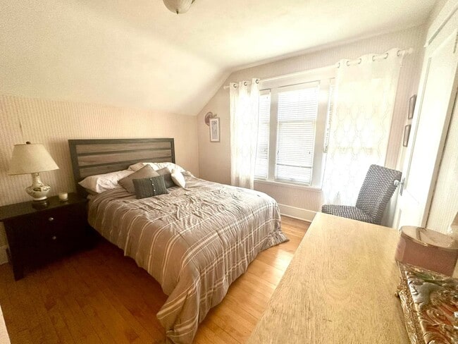 Building Photo - 2023 E Beverly Rd