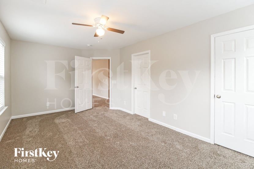 Building Photo - 4707 Shady Oak Dr