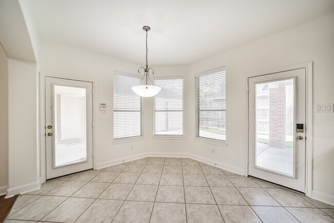 Building Photo - 14015 Falcon Heights Dr