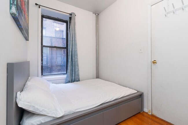 Building Photo - 1213 Park Ave