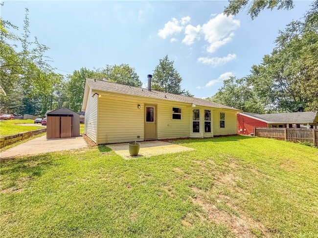 Building Photo - 733 Hale Rd