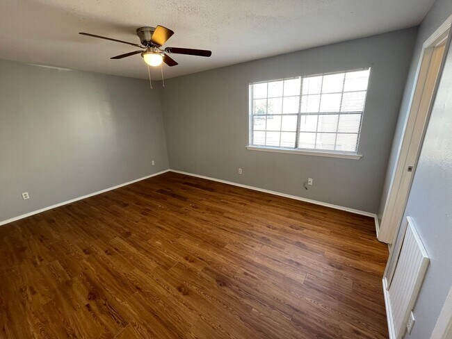 Building Photo - SUBLEASE AVAILABLE FOR IMMEDIATE MOVE IN - 2 Bedroom 2 Bathroom Condo