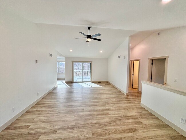 Building Photo - Newly Remodeled Home in the Heart of MHK!