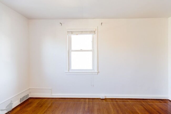 Building Photo - 3937 Ames St NE