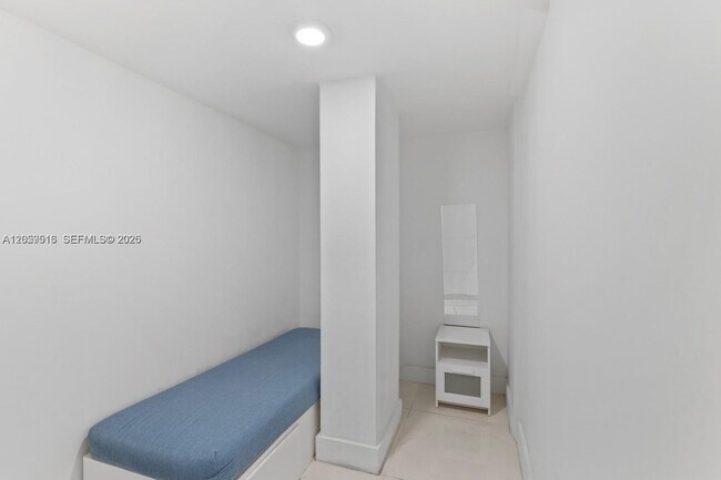 Building Photo - 181 Crandon Blvd