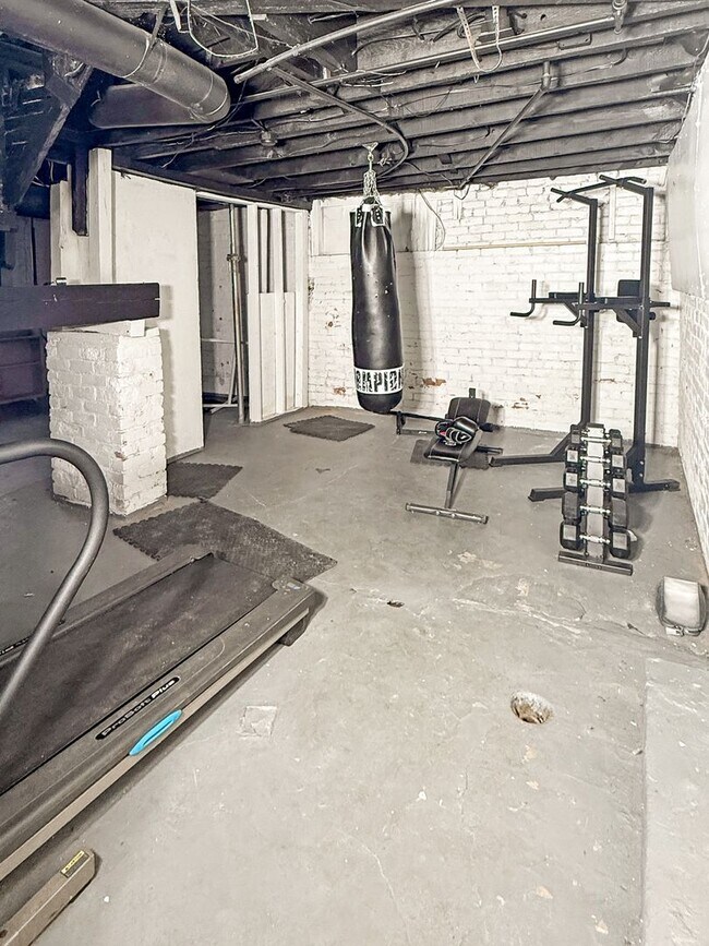 Building Photo - Fully Remodeled 4 Bed 2 Bath Home