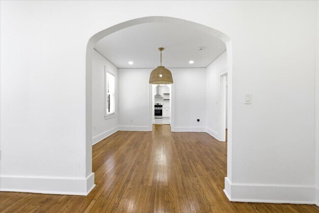 Building Photo - Move-In Ready 3BR/1.5BA Home with Private Backyard