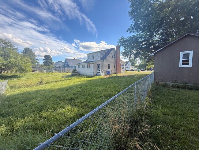 Building Photo - Christiansburg, 3 BR / 1.5 BA, Available for rent