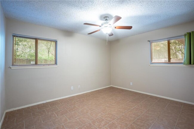 Building Photo - 9104 Quail Creek Dr