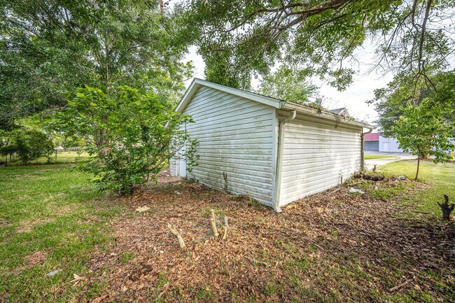 Building Photo - Cute 2 Bed 1 Bath in Pascagoula