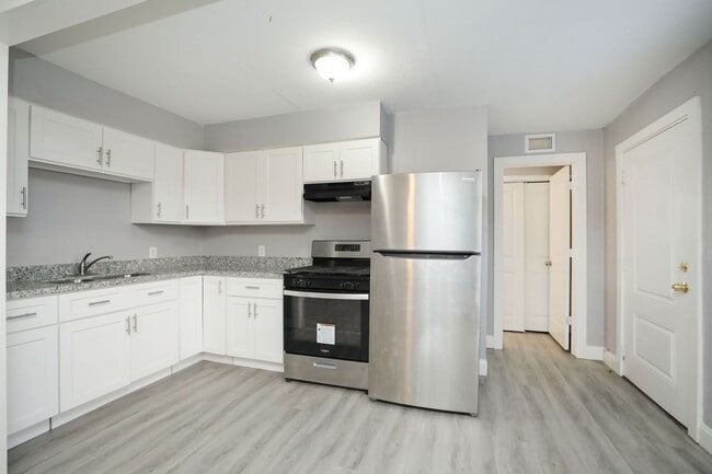 Building Photo - For Lease-Housing Vouchers Accepted | 2 Bed, 1 Bath | 800 Sq Ft | Sunnyside Place Community |