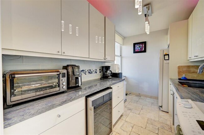 Building Photo - 888 Intracoastal Dr