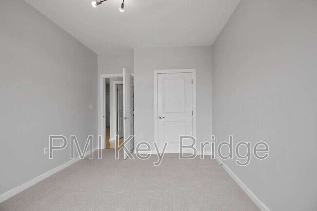Building Photo - 2200 N Westmoreland St
