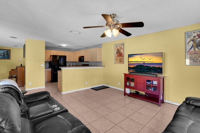 Building Photo - 3331 Commodore Ct