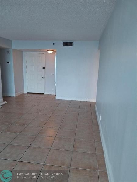 Building Photo - 105 Lake Emerald Dr