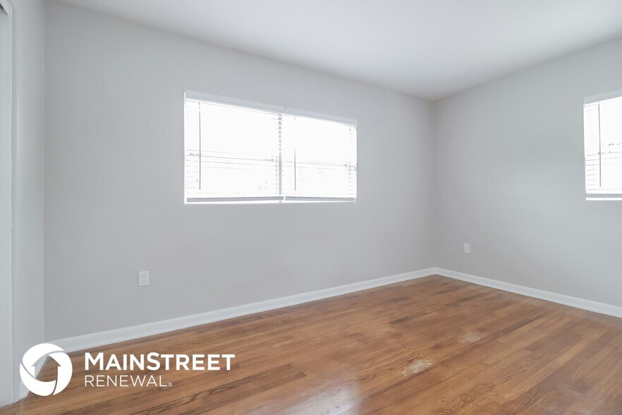 Building Photo - 4304 Kildaire Ave