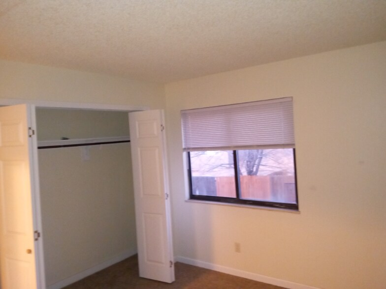 Building Photo - 925 Hathaway Dr
