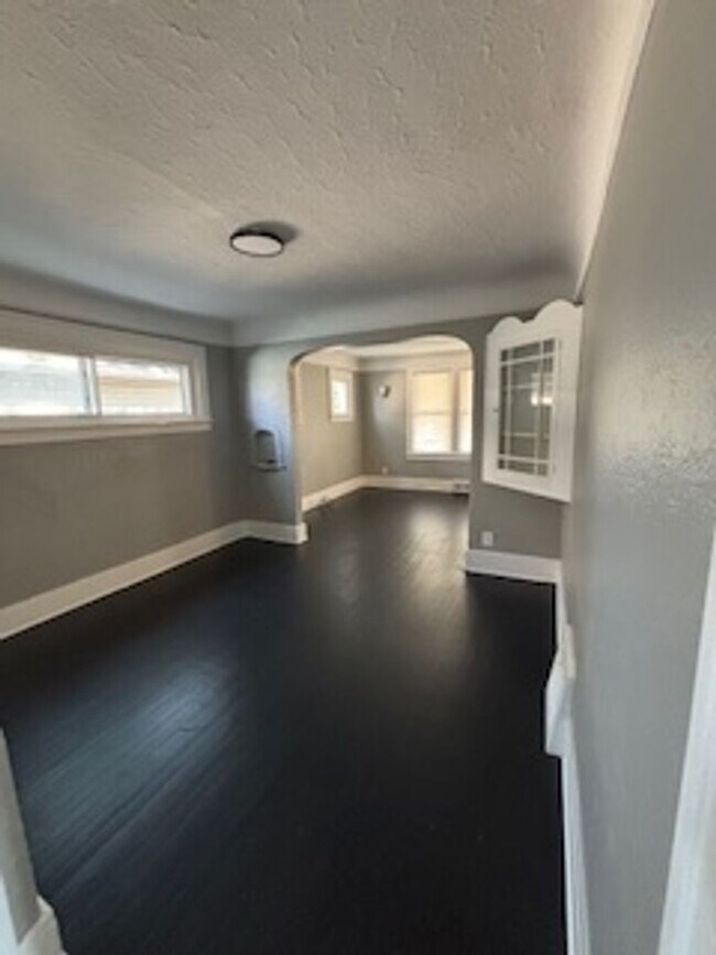 Building Photo - 7543 Lozier Ave