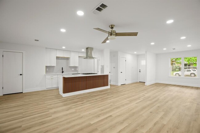 Building Photo - 9006 Lodge Ct
