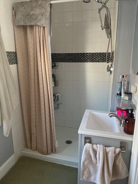 Bathroom - 173 Orms St