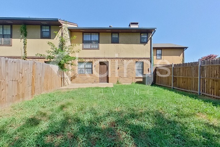 Building Photo - 834 Courtenay Pl