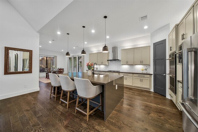 Building Photo - 1015 Oak Briar Ln